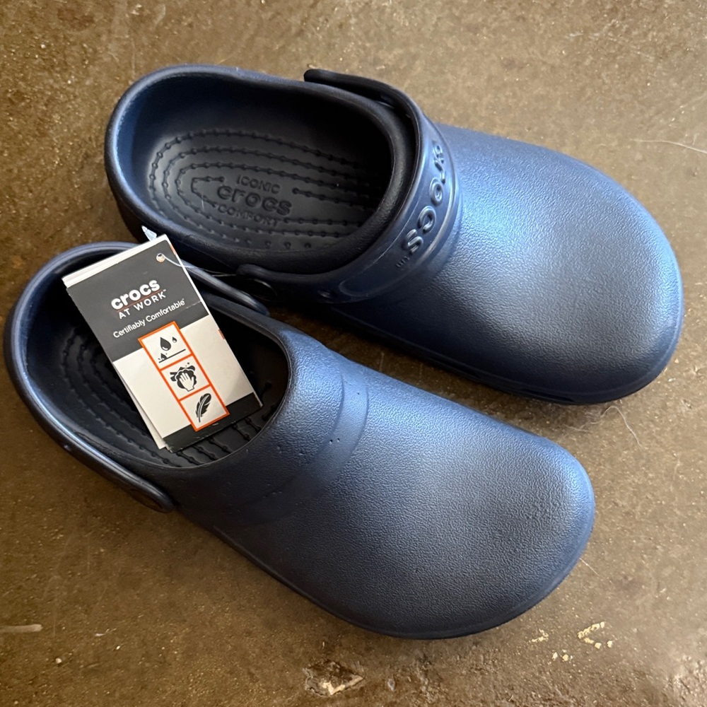 BNWT Crocs Adults Navy Clogs